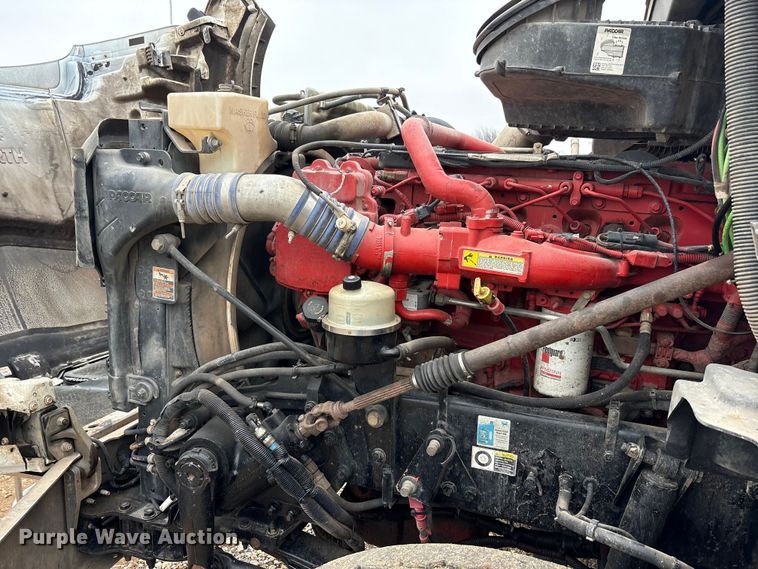 image for item EA7843 2016 Kenworth T880 truck cab and chassis