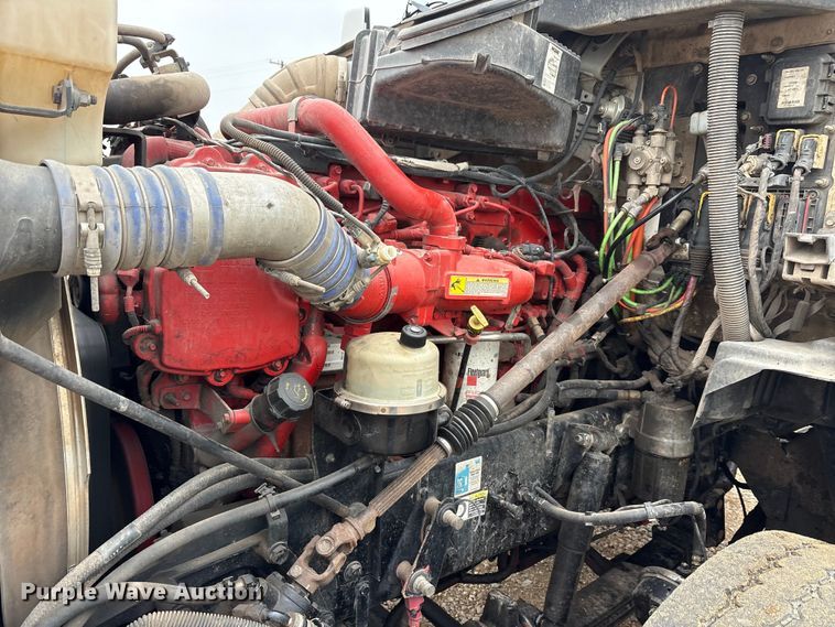 image for item EA7843 2016 Kenworth T880 truck cab and chassis