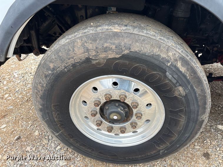 image for item EA7843 2016 Kenworth T880 truck cab and chassis