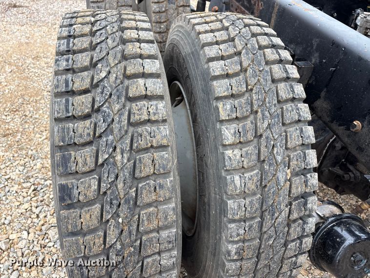 image for item EA7843 2016 Kenworth T880 truck cab and chassis