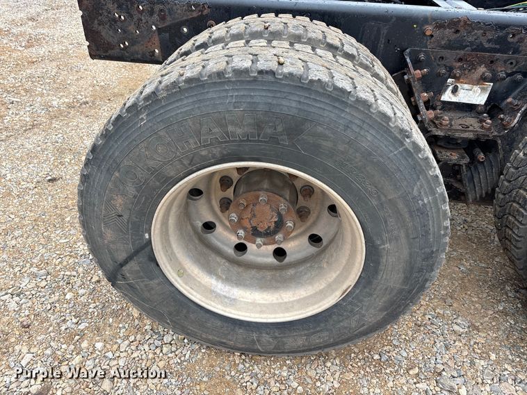 image for item EA7843 2016 Kenworth T880 truck cab and chassis