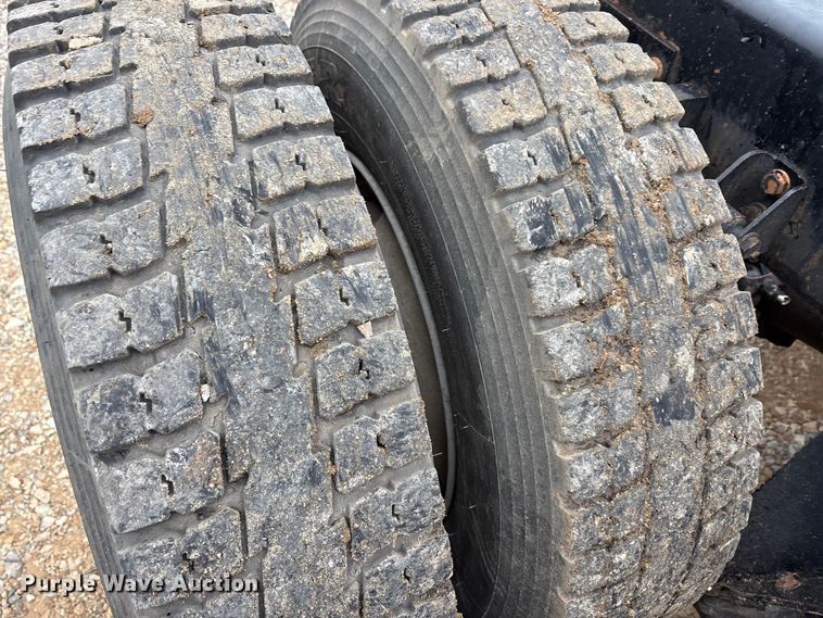 image for item EA7843 2016 Kenworth T880 truck cab and chassis