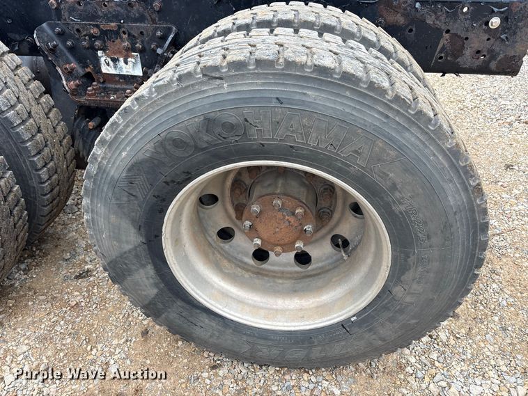 image for item EA7843 2016 Kenworth T880 truck cab and chassis