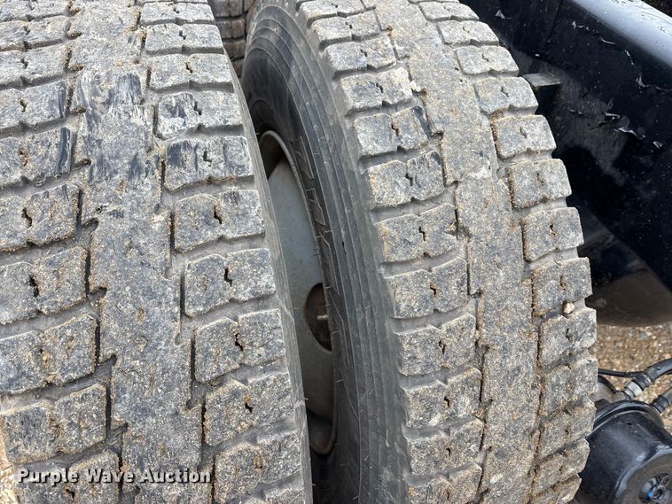 image for item EA7843 2016 Kenworth T880 truck cab and chassis