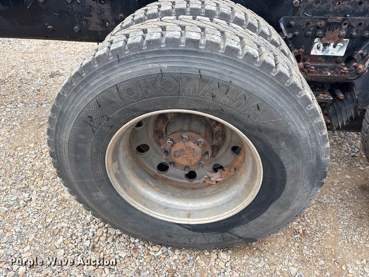 image for item EA7843 2016 Kenworth T880 truck cab and chassis