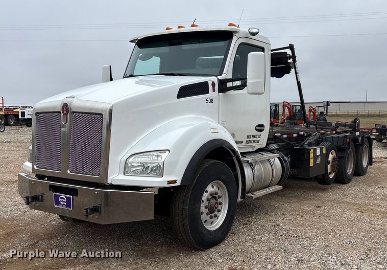 image for item EA7844 2017 Kenworth T880 roll-off container truck