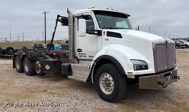 image for item EA7844 2017 Kenworth T880 roll-off container truck