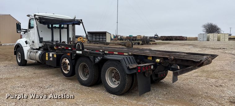 image for item EA7844 2017 Kenworth T880 roll-off container truck