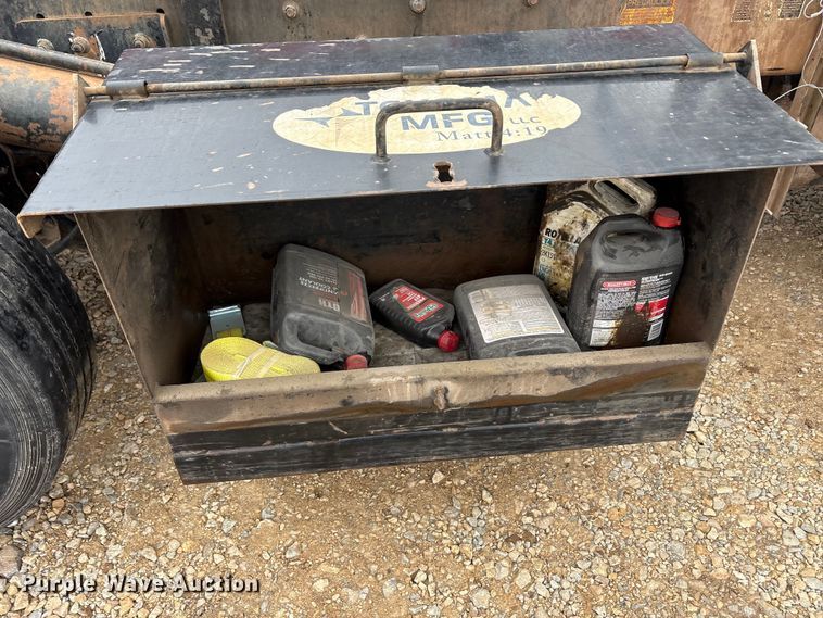 image for item EA7844 2017 Kenworth T880 roll-off container truck