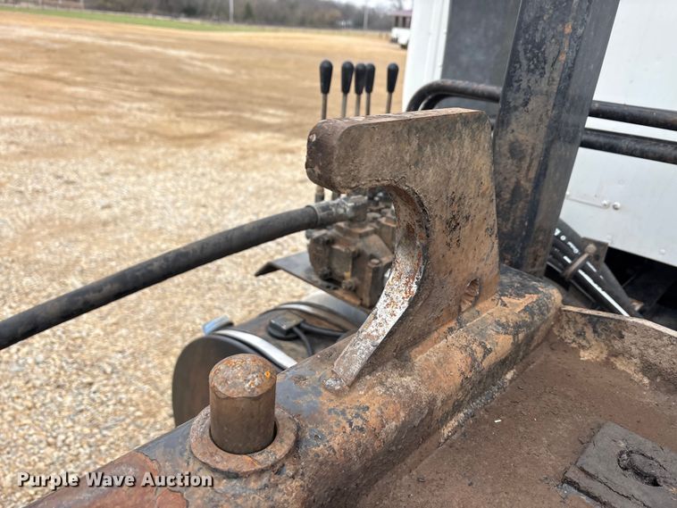 image for item EA7844 2017 Kenworth T880 roll-off container truck