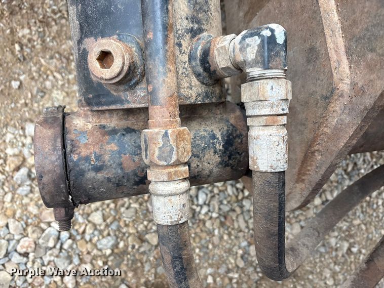 image for item EA7844 2017 Kenworth T880 roll-off container truck