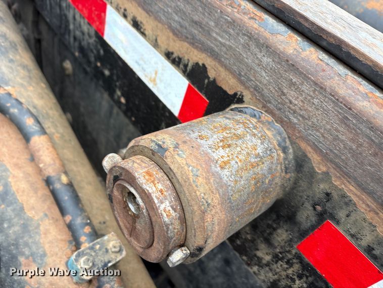 image for item EA7844 2017 Kenworth T880 roll-off container truck