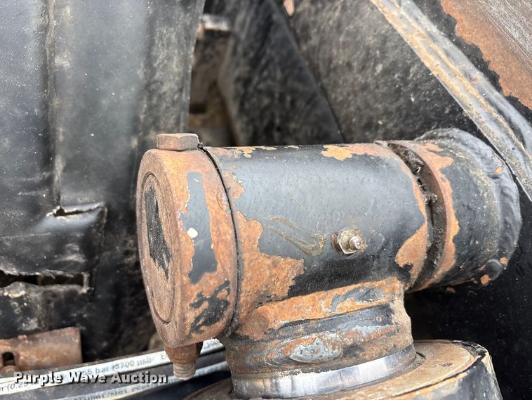 image for item EA7844 2017 Kenworth T880 roll-off container truck