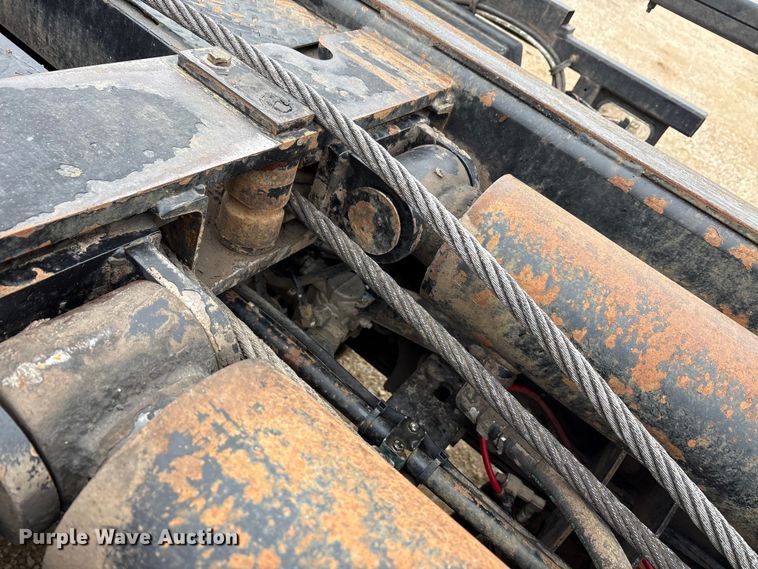 image for item EA7844 2017 Kenworth T880 roll-off container truck