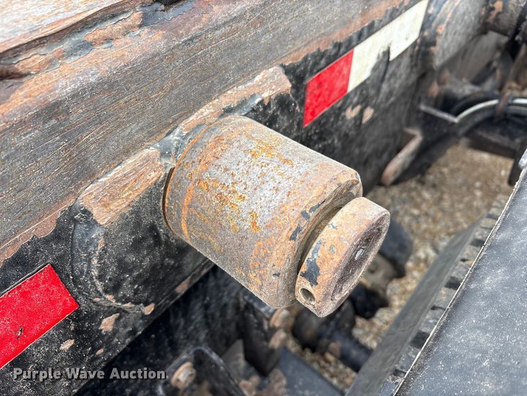 image for item EA7844 2017 Kenworth T880 roll-off container truck