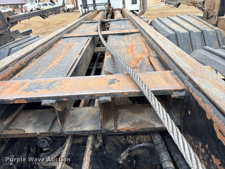 image for item EA7844 2017 Kenworth T880 roll-off container truck