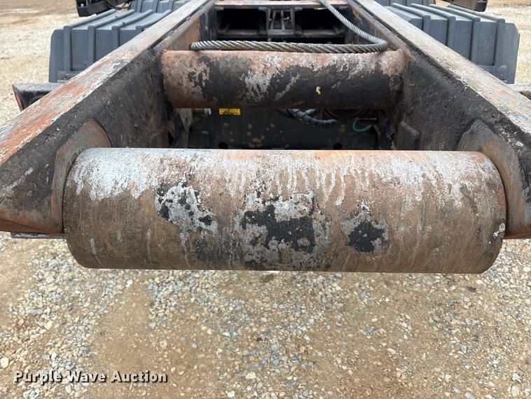 image for item EA7844 2017 Kenworth T880 roll-off container truck