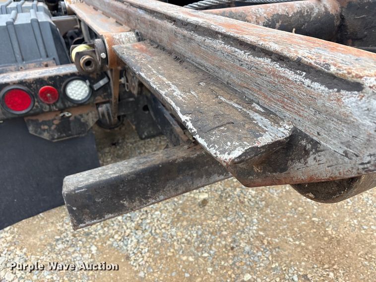 image for item EA7844 2017 Kenworth T880 roll-off container truck