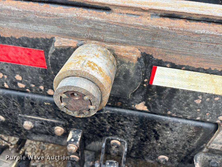 image for item EA7844 2017 Kenworth T880 roll-off container truck