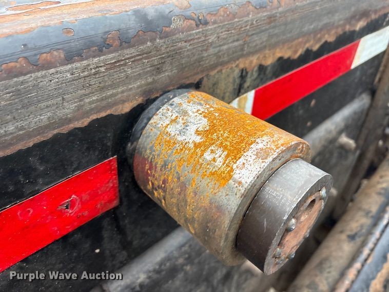 image for item EA7844 2017 Kenworth T880 roll-off container truck