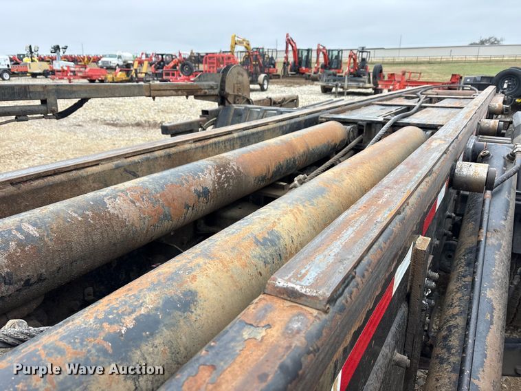 image for item EA7844 2017 Kenworth T880 roll-off container truck