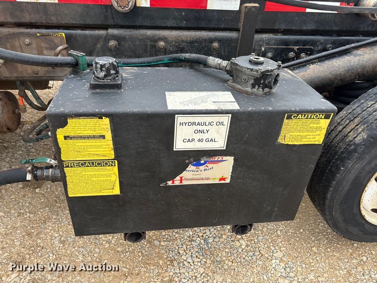 image for item EA7844 2017 Kenworth T880 roll-off container truck