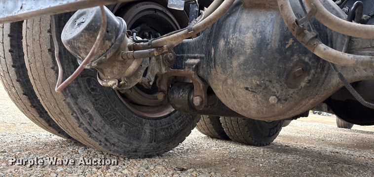 image for item EA7844 2017 Kenworth T880 roll-off container truck