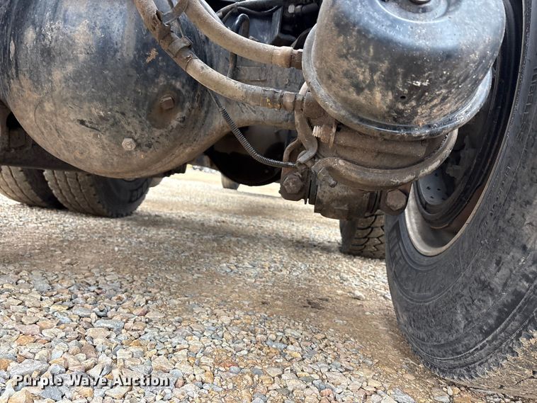 image for item EA7844 2017 Kenworth T880 roll-off container truck