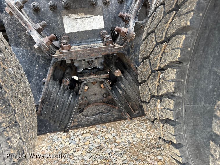 image for item EA7844 2017 Kenworth T880 roll-off container truck