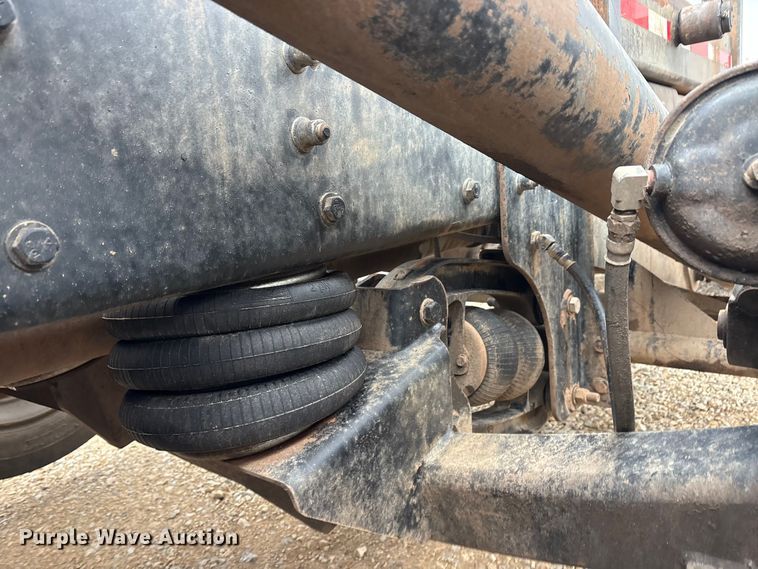 image for item EA7844 2017 Kenworth T880 roll-off container truck