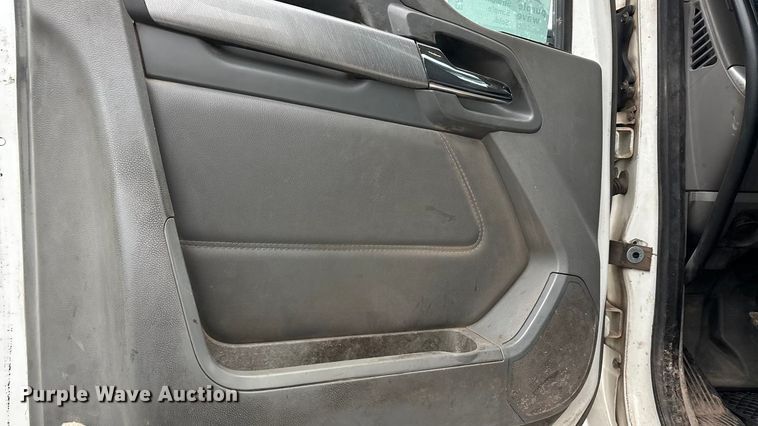 image for item EA7844 2017 Kenworth T880 roll-off container truck