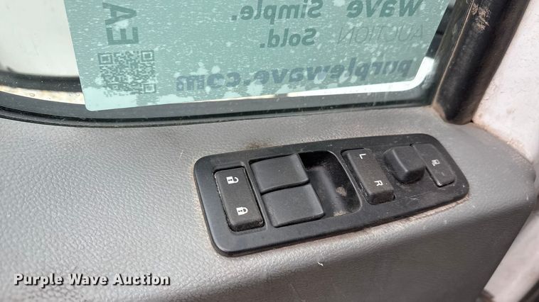 image for item EA7844 2017 Kenworth T880 roll-off container truck