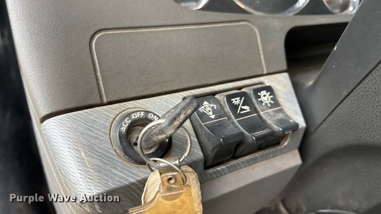 image for item EA7844 2017 Kenworth T880 roll-off container truck