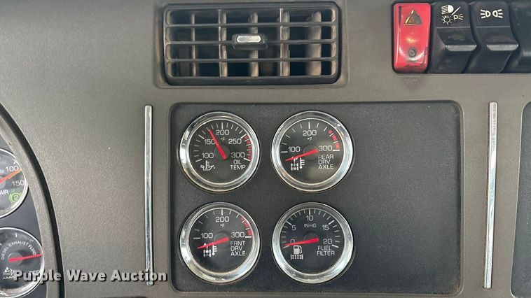 image for item EA7844 2017 Kenworth T880 roll-off container truck