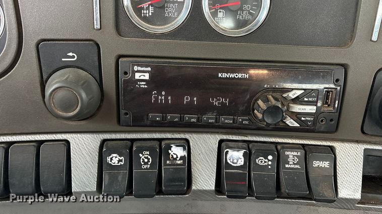 image for item EA7844 2017 Kenworth T880 roll-off container truck