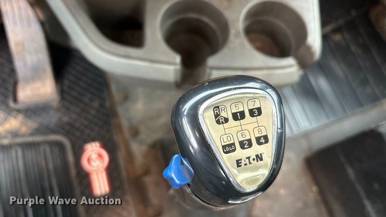 image for item EA7844 2017 Kenworth T880 roll-off container truck