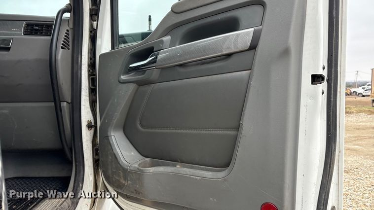 image for item EA7844 2017 Kenworth T880 roll-off container truck