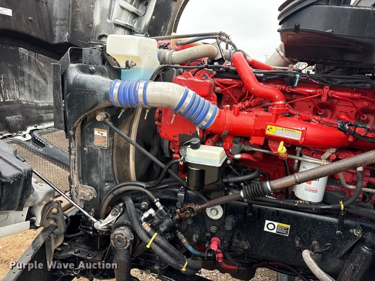 image for item EA7844 2017 Kenworth T880 roll-off container truck