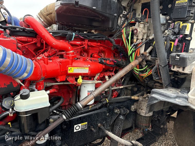 image for item EA7844 2017 Kenworth T880 roll-off container truck