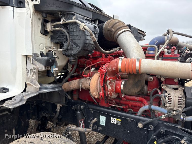 image for item EA7844 2017 Kenworth T880 roll-off container truck