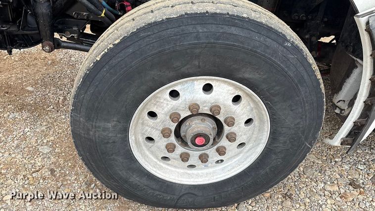 image for item EA7844 2017 Kenworth T880 roll-off container truck