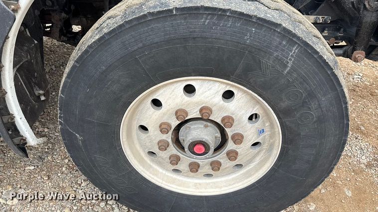 image for item EA7844 2017 Kenworth T880 roll-off container truck