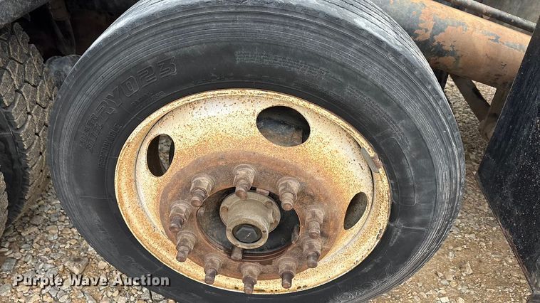 image for item EA7844 2017 Kenworth T880 roll-off container truck