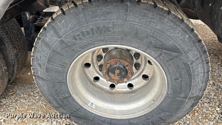 image for item EA7844 2017 Kenworth T880 roll-off container truck