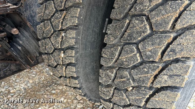 image for item EA7844 2017 Kenworth T880 roll-off container truck