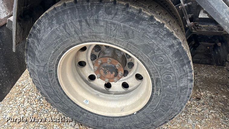 image for item EA7844 2017 Kenworth T880 roll-off container truck