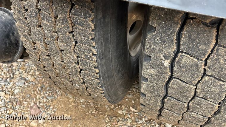 image for item EA7844 2017 Kenworth T880 roll-off container truck