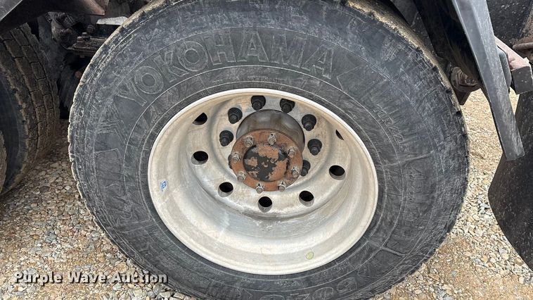 image for item EA7844 2017 Kenworth T880 roll-off container truck