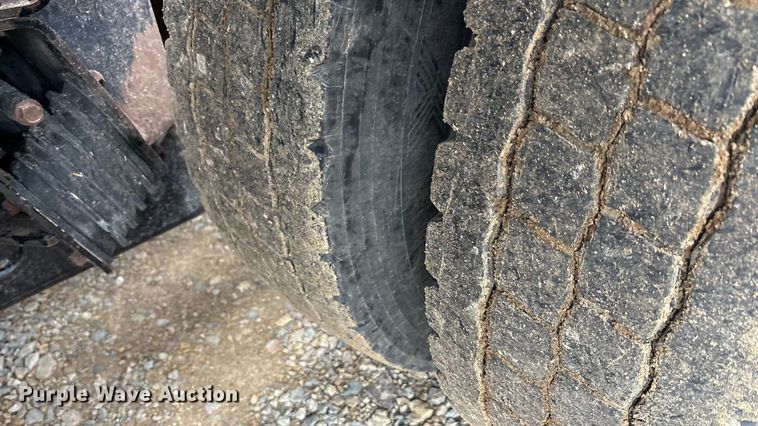 image for item EA7844 2017 Kenworth T880 roll-off container truck