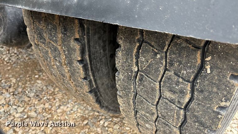 image for item EA7844 2017 Kenworth T880 roll-off container truck